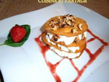 Mille-feuilles de roquefort et noix, coulis fraise basilic