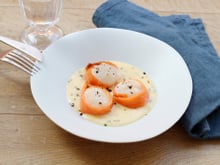 Saint-Jacques au saumon fumé, sauce beurre-citron