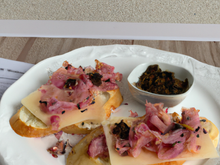 Toasts au jambon de Parme et tapenade