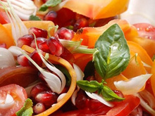 Salade parfumée de tomates et de fruits