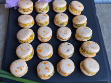 Macarons chèvre-ciboulette maison