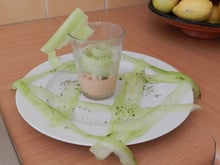 Verrines mousse de jambon et lamelles de concombre