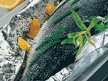 Bar aux herbes en papillote