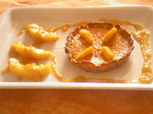 Tartelettes citrouille-pêche et son coulis épicé