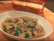 Bouillon de volaille façon Thaï, ravioles de champignons