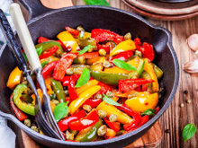 Connaissez-vous la piperade basque, un plat facile et gourmand pour cuisiner les poivrons ?