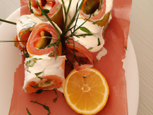 Rouleau au saumon fumé à la fêta et à l'aneth