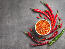 Sauce trop pimentée : l'ingrédient magique pour adoucir votre plat sans tout recommencer
