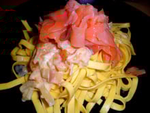 Tagliatelles au saumon et aux tomates