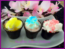 Coupelles en chocolat garnies à la mousse aux fraises