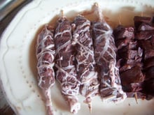 Brochettes d'abats en crépine