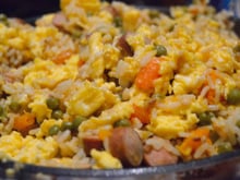 Riz cantonais aux saucisses de Strasbourg