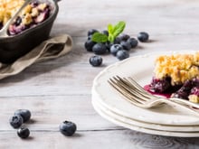 Les astuces pour recycler vos fruits d'été trop murs dans des desserts