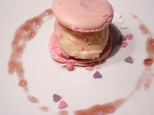 Glace au chocolat blanc et aux brisures de macarons