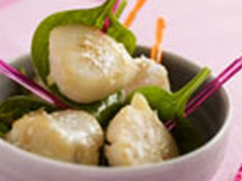 Apéro de Saint-Jacques aux épinards et noix de coco