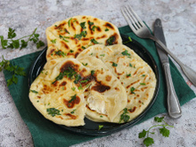 Cheese naans faciles en 2 ingrédients