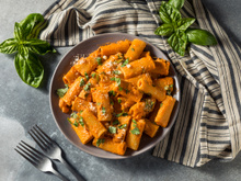 "La pasta du week-end" : la recette ultra-gourmande des rigatoni aux merguez de Stéphanie Le Quellec
