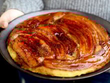 Vous n’avez pas de four ? Essayez ce gâteau renversé à la banane prêt en 20 minutes