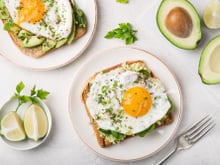 Cette recette d’avocado toast va pimper votre brunch ou votre déjeuner sur le pouce