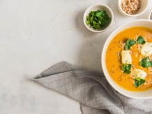 Ce médecin révèle l’ingrédient à ajouter à vos soupes de potiron ou potimarron pour booster leurs bienfaits