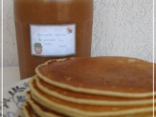 Pancakes et compote épicée de pommes au cidre