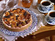 Tarte aux fruits secs, abricots et dattes