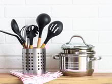 Spatules, fouet, nos ustensiles de cuisine quotidien pourraient cacher des substances cancérigènes