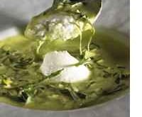 Crème glacée de courgettes, caillé de brebis au basilic