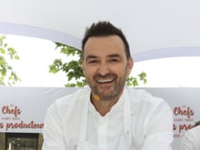 Cyril Lignac dévoile les aliments de base qu’il a toujours dans son frigo