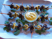 Brochettes de petites rattes aux moules et aioli au safran