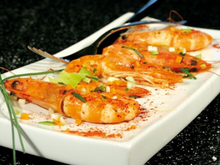 Crevettes marinées au gingembre et Piment d'Espelette, petits légumes croquants