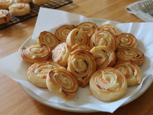 Roulés feuilletés au saumon fumé