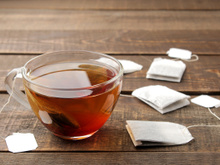 Ne jetez plus vos sachets de thé : voici l’usage malin pour nettoyer la maison sans effort