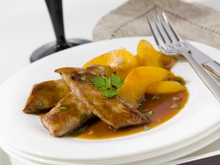 Aiguillettes de canard aux pêches et café