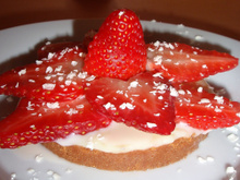 Tartelettes aux fraises, spéculoos & chocolat blanc
