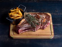 Côte de bœuf : le secret de la cheffe Stéphanie Le Quellec pour une viande parfaitement saignante et juteuse