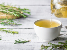 Ces 5 tisanes peuvent vraiment aider votre système digestif après les fêtes selon cette diététicienne