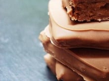 Bonbons de chocolat, praliné lait croustillant et cardamome