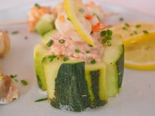 Mousses de courgettes aux fines herbes et aux crevettes