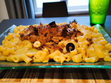 Gratin de macaroni, hachis de bœuf et petits légumes