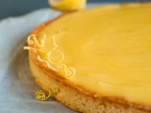 Tarte gourmande au citron, poudre d'amande et beurre demi-sel