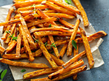 Laurent Mariotte dévoile sa recette de frites de patate douce, parfaites avant le retour des légumes verts