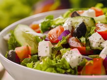 « La salade parfaite de l’été » : voici la recette de la véritable salade grecque de François-Régis Gaudry et les secrets pour la réussir