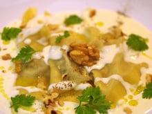 Ravioles à la bûchette affinée, au miel, aux noix et romarin