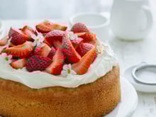 Moelleux et gourmand, ce gâteau à la faisselle de Laurent Mariotte, parfait pour accompagner les premières fraises !