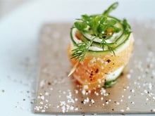 Roulades de concombre au saumon fumé