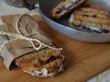 Croques myrtilles-emmental