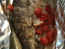 Filets de truite en papillote sur lit de légumes