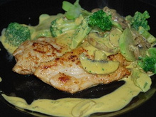 Poulet aux champignons et brocolis, sauce au safran