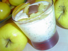 Verrines de compotée de pommes au miel,créme aux éclats de daims